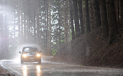 Car-Driving-in-the-Rain